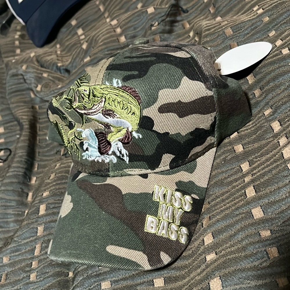 camo fishing hat "kiss my bass"